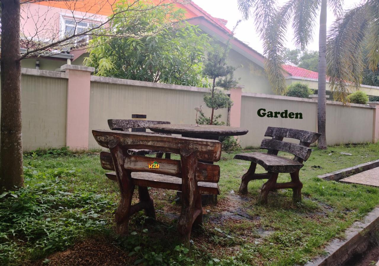 H2H - Cy Botani Vacation House Ipoh Esterno foto