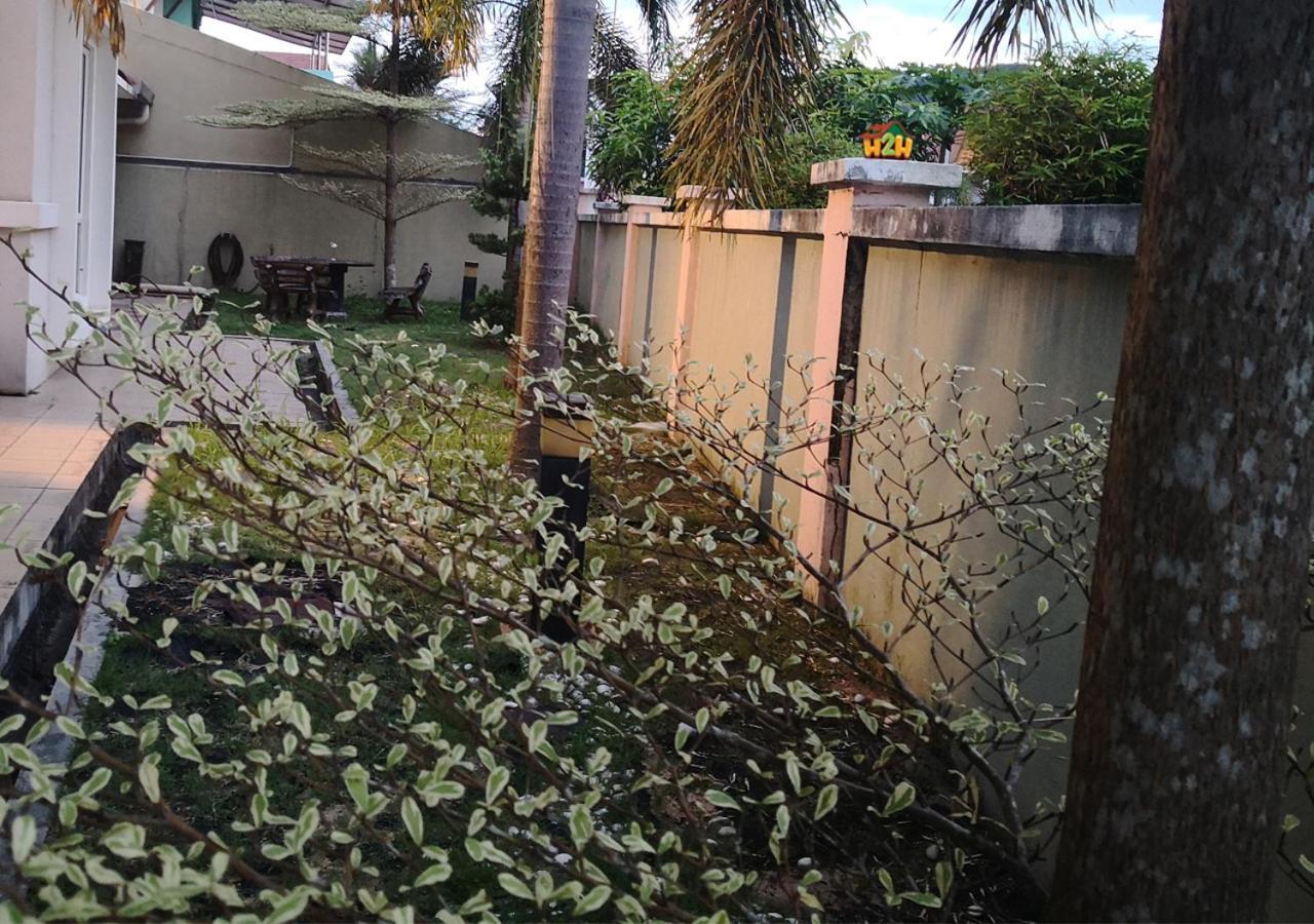 H2H - Cy Botani Vacation House Ipoh Esterno foto